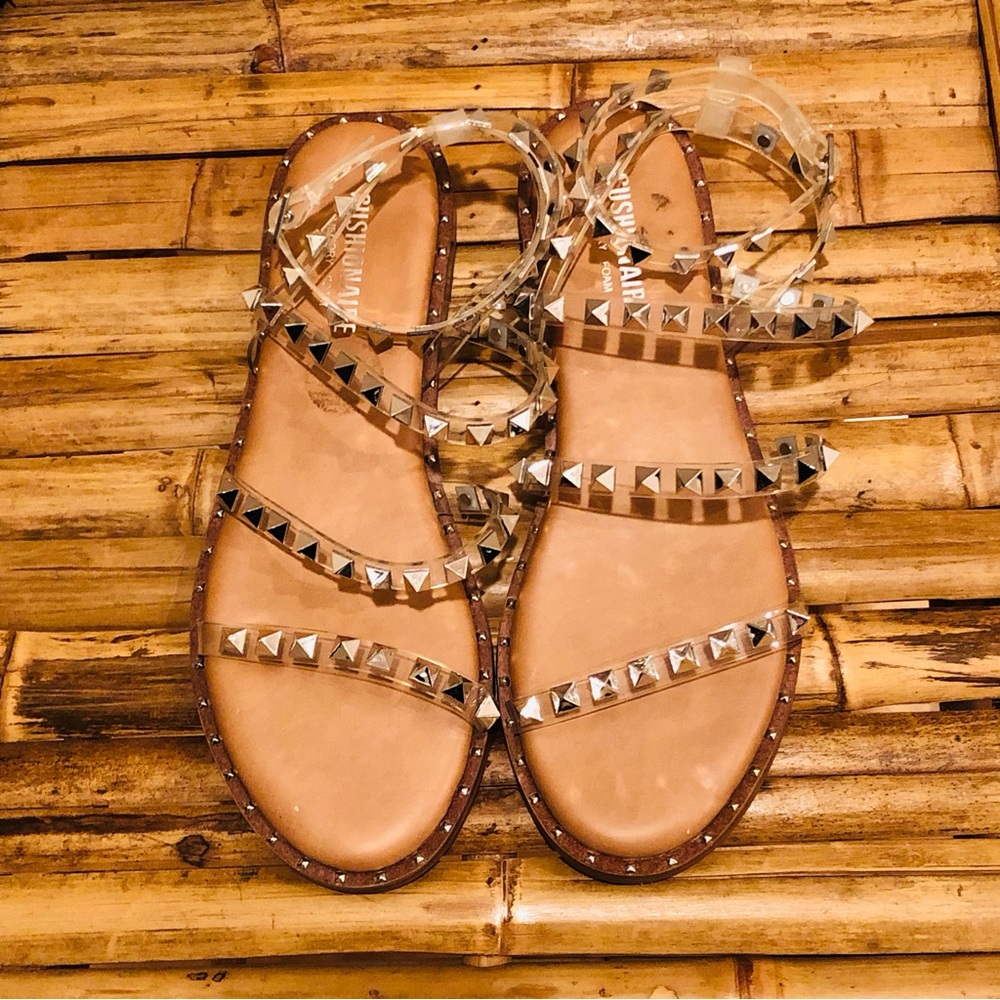 Cushionaire Riveted Sandals 6.5